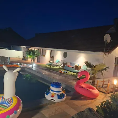 Escapade Du Roi Henri IV A Pau Maison Entierement Privee 6 Personnes & Bebe Avec Piscine, Spa, Brasero & Plancha Ideal Vacances, Week-End, Repos Ou Teletravail Exterior photo